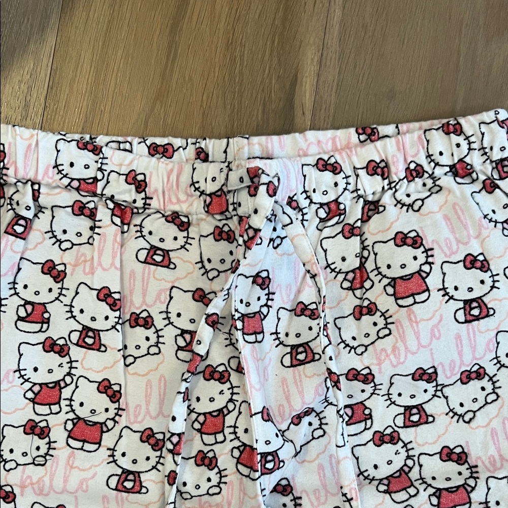 Hello Kitty Pink Women’s / Teen Pajamas - Picture 6 of 8